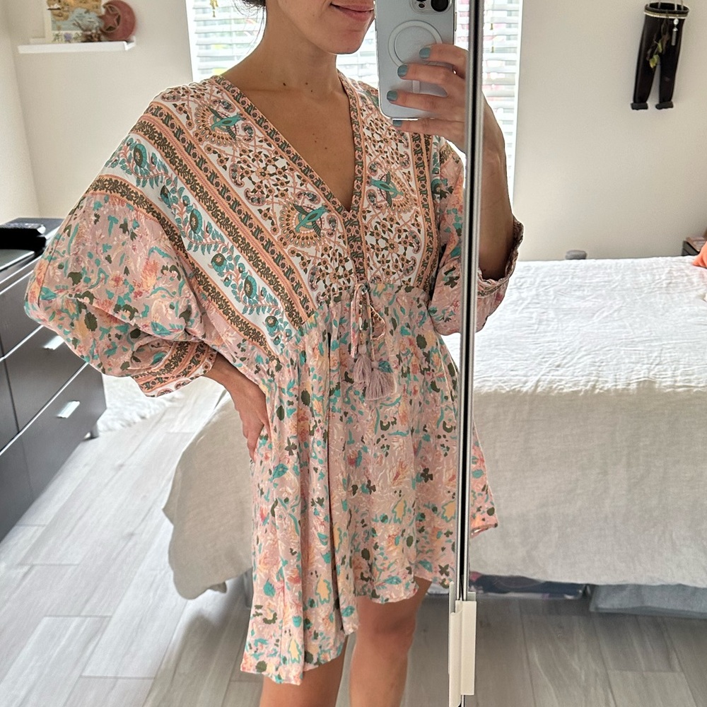 Kimono style sleeved mini dress with pink, multicolored
